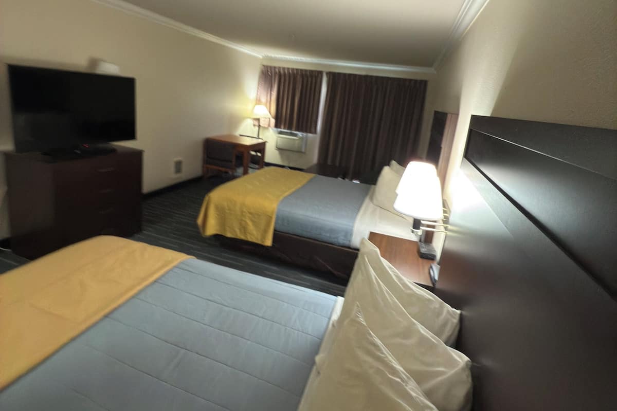 Habitació, 2 llits de matrimoni, no fumadors | Cortines opaques, planxa i posts de planxar i wifi gratuïta