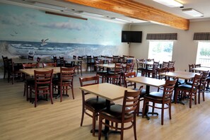 Free daily continental breakfast  - Ocean Paradise Hotel and Resort (Ocean Shores)