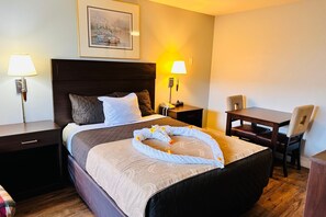 Standard Room, 1 Queen Bed | Bed sheets - Coratel Inn and Suites By Jasper Ocean Shores (Ocean Shores)