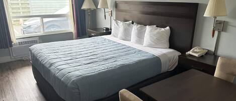 Standard Room, 1 King Bed, Non Smoking | Blackout curtains, iron/ironing board, free WiFi, bed sheets
