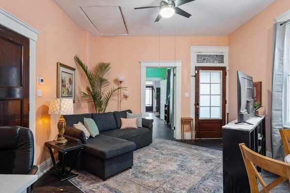 TV, offices - Colorful Cottage close to Downtown & UofL (Louisville)