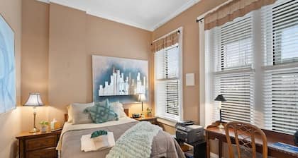 Charming Churchill Downs Cottage