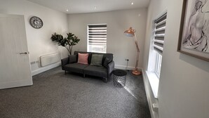Unclassified image, 5 of 12, button - 50 wood street burton (Burton on Trent)
