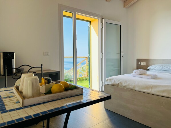 Classic Room, Sea View | Laptop workspace, free WiFi