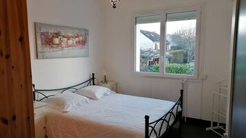 2 chambres, fer et planche Ă repasser, Wi-Fi gratuit, draps fournis