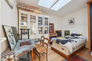 4 bedrooms, desk, iron/ironing board, WiFi