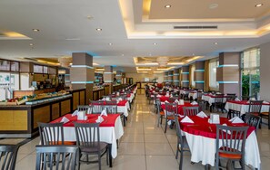 Free daily buffet breakfast - Holiday Garden Resort - All inclusive (Alanya)
