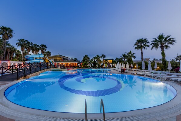 Seasonal outdoor pool, pool loungers