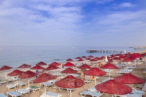 หาดส่วนตัว, เก้าอี้อาบ  แดด, ร่มชายหาด