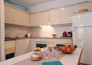 Kühlschrank, Ofen, Herdplatte, Geschirrspüler