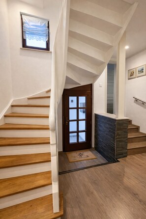 Interior - 170 qm2 Großes, Gemütliches Haus mit Kamin und Klimaanlage. Hunde Erwünscht! (Kestert)