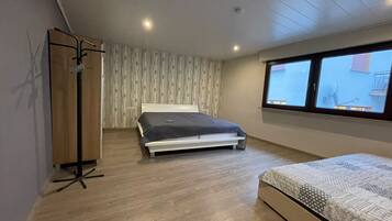 4 Schlafzimmer, Bügeleisen/Bügelbrett, kostenloses WLAN, Bettwäsche