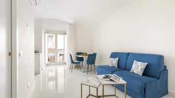 Leilighet – city | Oppholdsområde | En 32-tommers Flatskjerm-TV med digitale kanaler