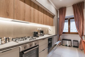 Fridge, microwave, oven, stovetop - THE BEST IN ROME CLOCK  (Roma)