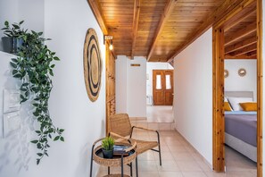 4 habitaciones, insonorización y tabla de planchar con plancha 