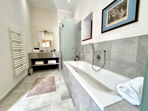 Deluxe House, Mountain View | Bathroom | Hair dryer, towels, soap, shampoo - TURM KAPS Luxury Home by Belle Stay (Kitzbuhel)