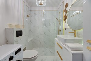 Classic Apartment | Bathroom - Sunny Garden by Grand Apartments (Gdansk)
