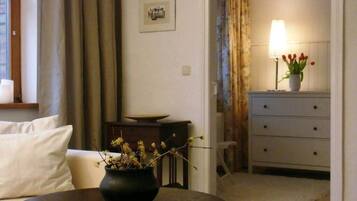 Fernseher, Bücher, Stereoanlage