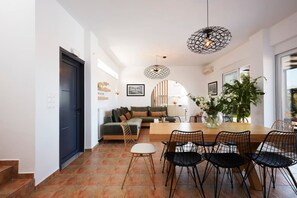 Dining - Villa Amaranthus, Private Pool, Jacuzzi &mini Golf (Almirida)