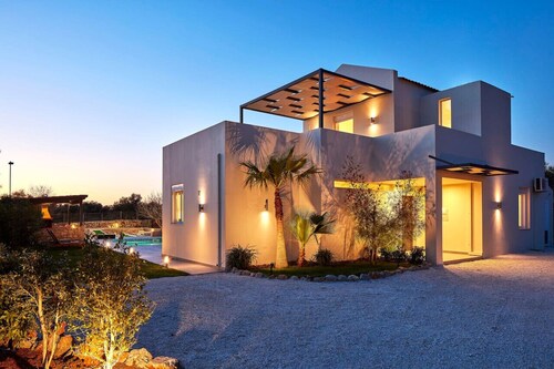 Villa Amaranthus, Private Pool, Jacuzzi &mini Golf