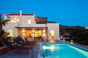 Pool - Villa Amaranthus, Private Pool, Jacuzzi &mini Golf (Almirida)