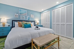 6 habitaciones, escritorio y tabla de planchar con plancha