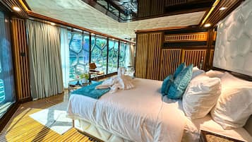 Suíte real, sacada, vista para o mar | 1 quarto, roupas de cama premium, frigobar, cofres nos quartos
