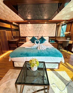 Royal Suite, Balcony, Sea View | Premium bedding, minibar, in-room safe, individually decorated - Orchid Overnight Superyacht (Abu Dhabi)