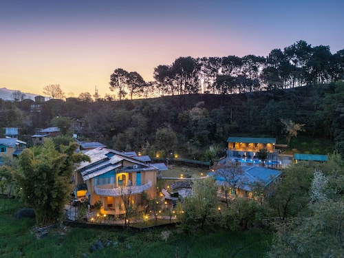 Tree of Life Birdsong Chalets