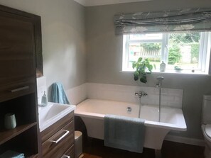 Eco-friendly toiletries, hair dryer, towels, soap - Spacious en-suite room with mezzanine (Hertford)