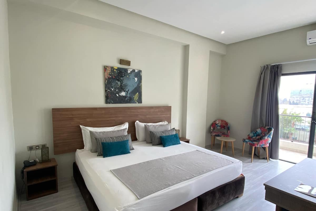 1 bedroom, in-room safe, blackout curtains, free WiFi