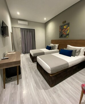 Club Room, Pool View | 1 bedroom, in-room safe, blackout drapes, free WiFi