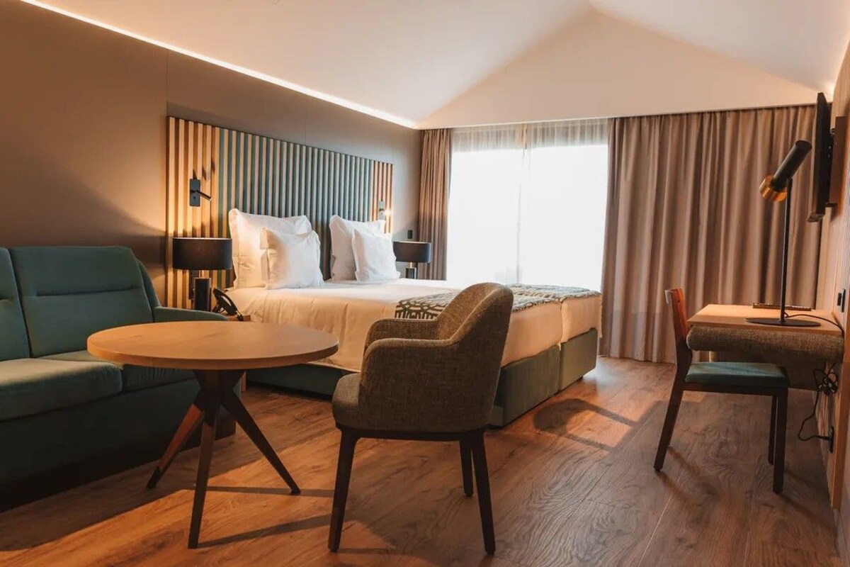 Standard Double or Twin Room | Minibar, desk, laptop workspace, WiFi (free)
