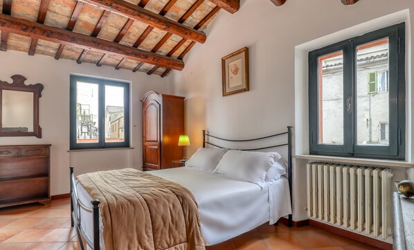 4 Schlafzimmer, Bügeleisen/Bügelbrett, kostenloses WLAN