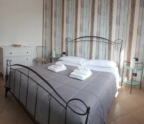 1 bedroom, bed sheets, wheelchair access - The Conero - Two-room apartment with private parking space (Osimo)