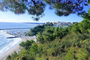 Beach - Rivera - Panoramic duplex with private parking space (Osimo)