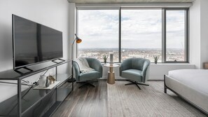 Desk, iron/ironing board, WiFi, bed sheets