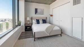 Bureau, fer et planche à repasser, Wi-Fi, draps fournis