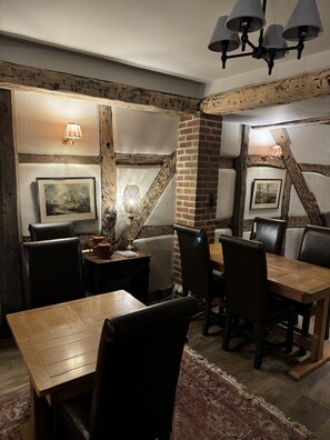 Restaurant - White Lion Hotel (Worcester)