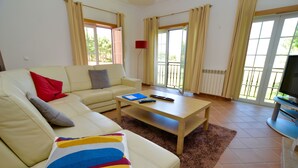 Living area - Red House (Amoreira-Óbidos)