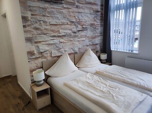 基本客房 | 書桌、筆電工作空間、免費無線上網、床單