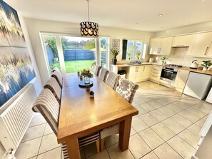 Dining - Large Four Bedroom - With Hot Tub and Parking - Sleeps 8 (Poole)