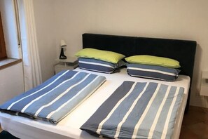 1 bedroom, iron/ironing board, travel cot, free WiFi