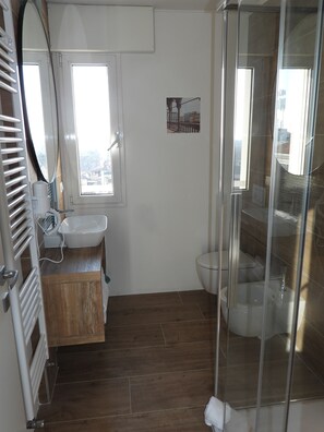 Shower, hair dryer, bidet, towels - Penthouse on the city of Padua with a terrace of 50 sqm (Padova)