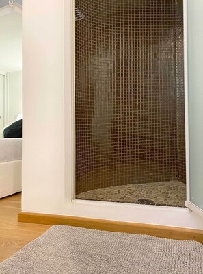 1 bedroom, iron/ironing board, travel cot, WiFi