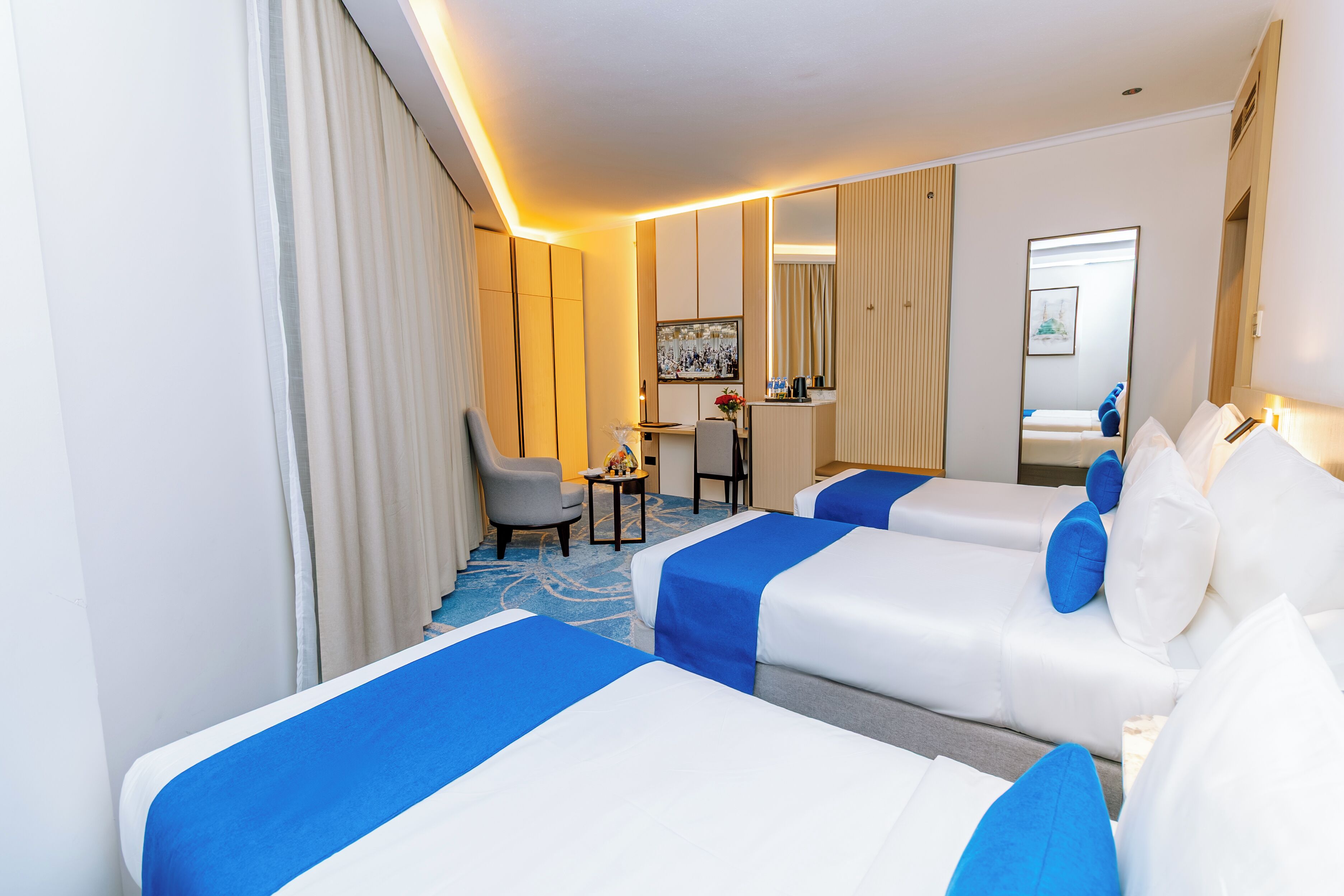 Safe på rommet, individuelt dekorert, individuelt innredet og skrivebord