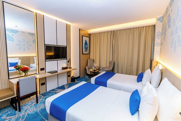 Superior Twin Room | In-room safe, individually decorated, individually furnished, desk - Jiwar Al Madina Hotel (Madinah)