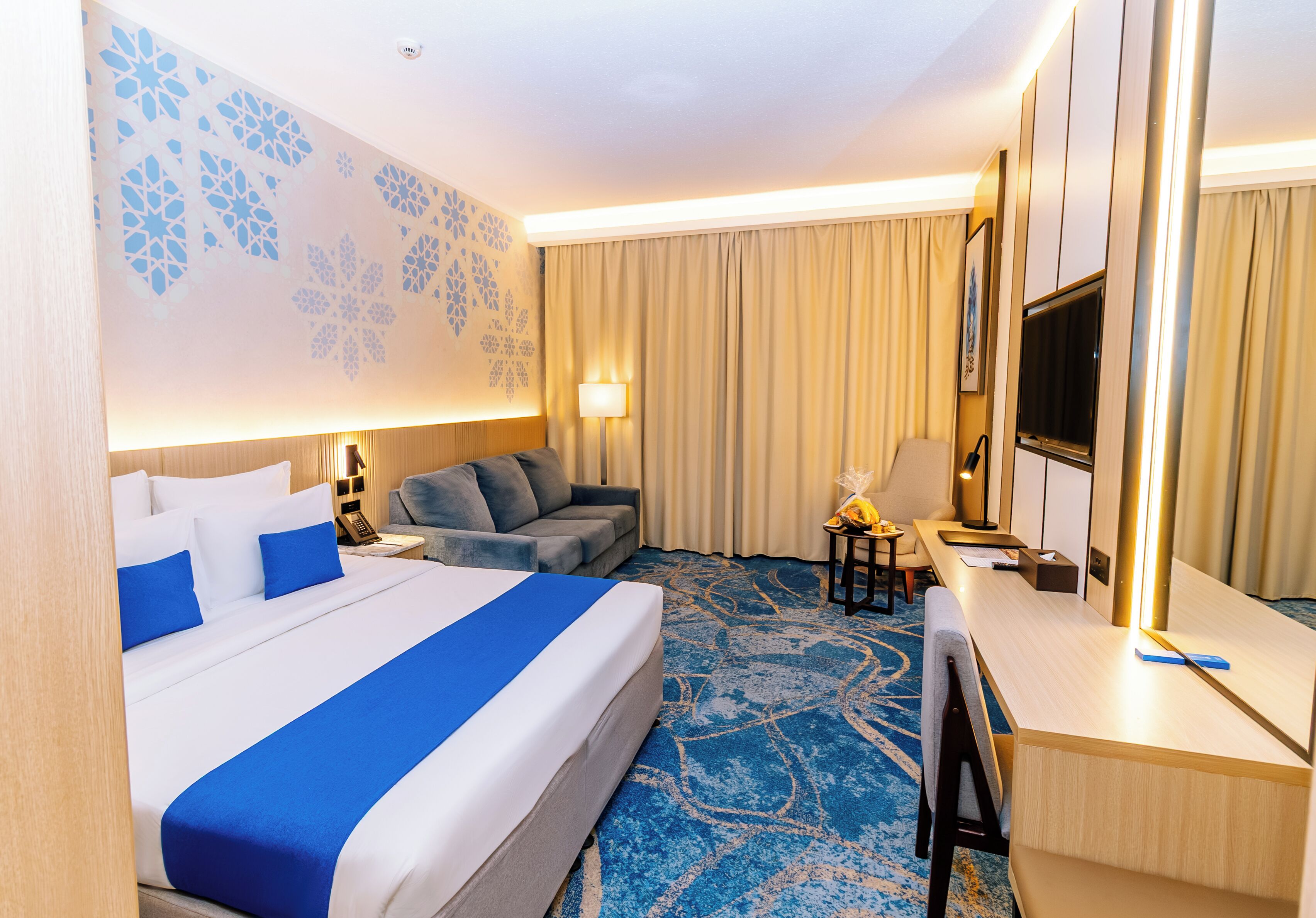 Deluxe Double Room, 1 King Bed | In-room safe, individually decorated, individually furnished, desk