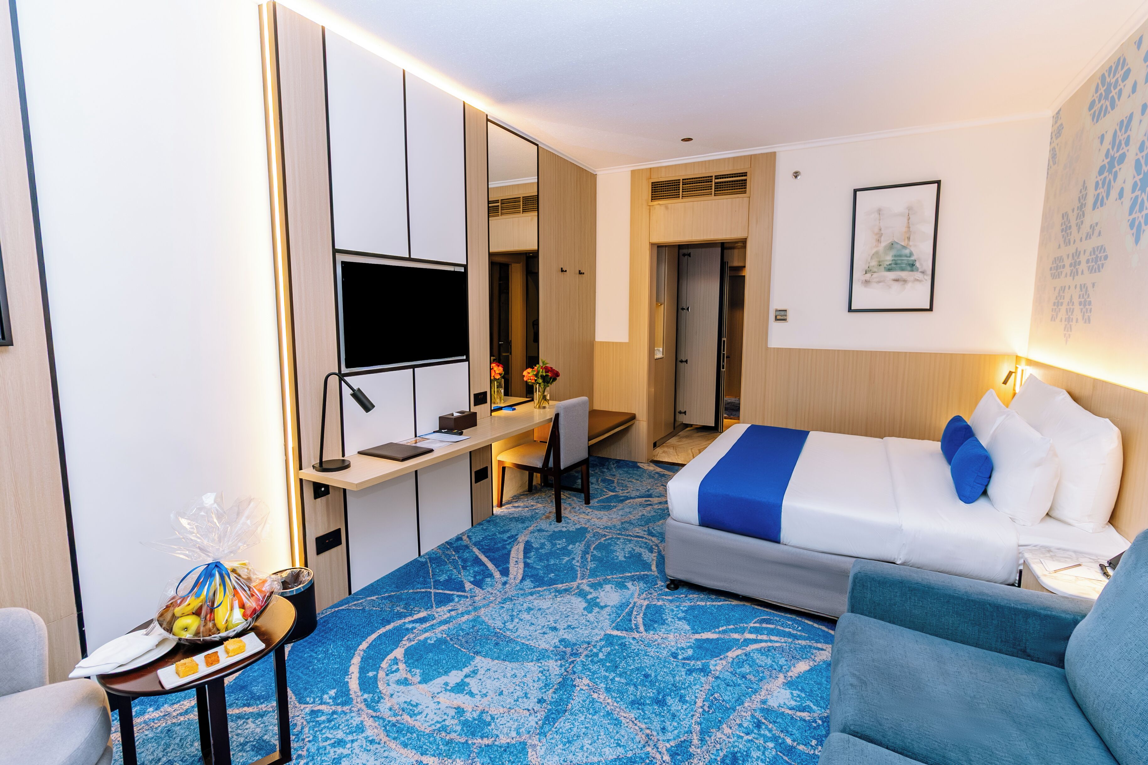 Deluxe Double Room, 1 King Bed | In-room safe, individually decorated, individually furnished, desk