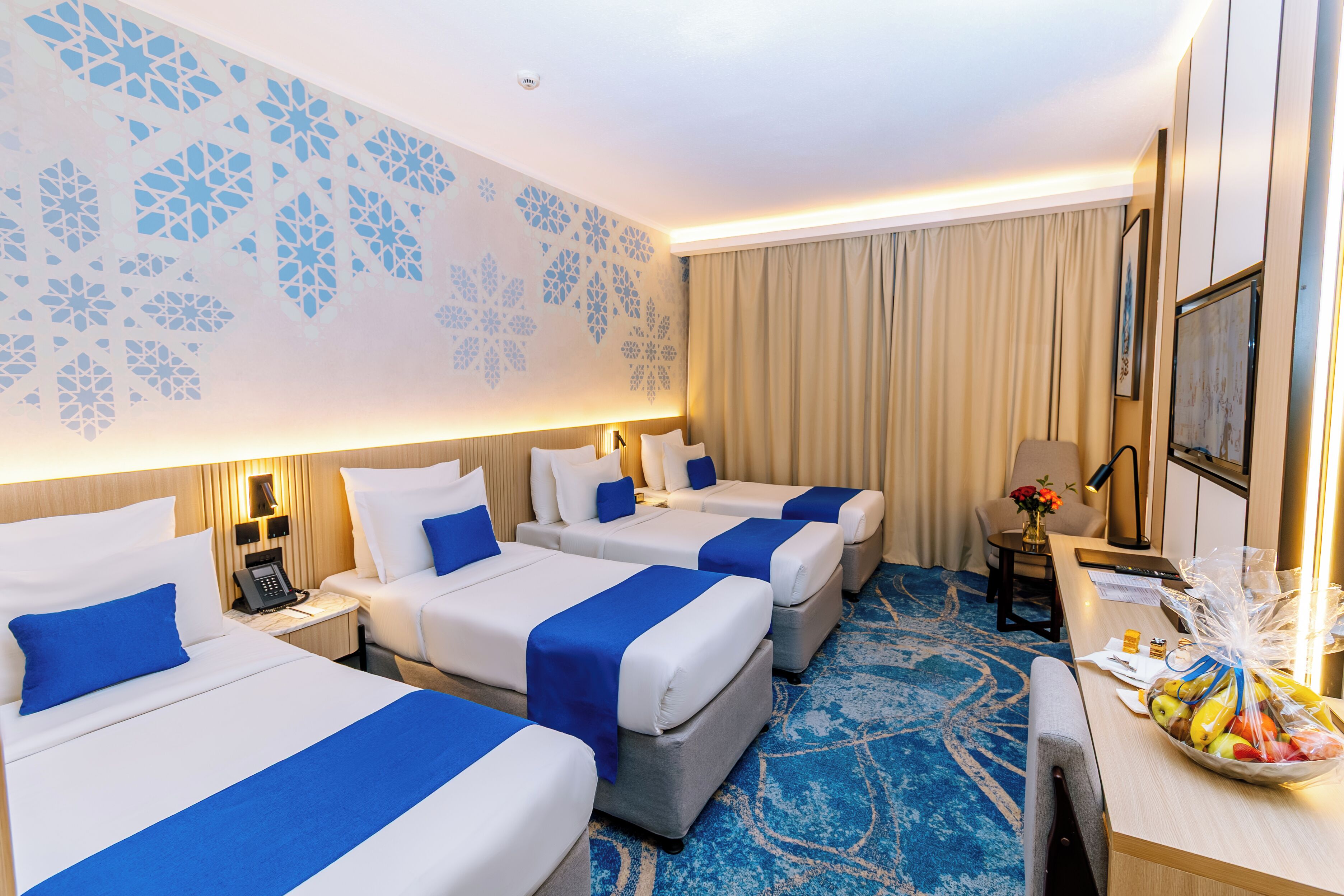 خزنة داخل الغرفة وبديكورات فريدة لكل غرفة وطراز فريد لكل وحدة ومكتب